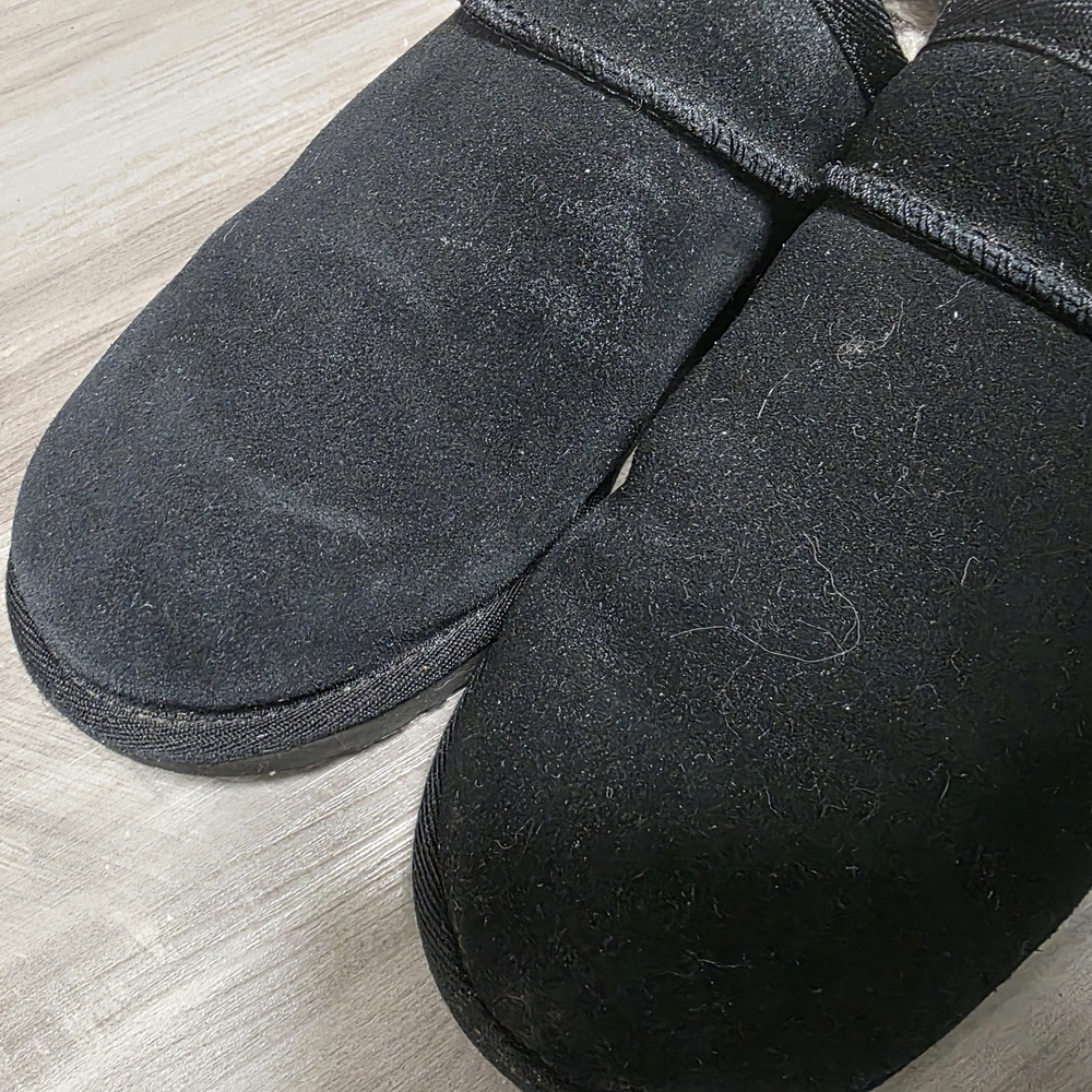 UGG Classic Slippers - Picture 3 of 7